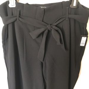 🌸 RW&CO Paper Bag Pants. NWT